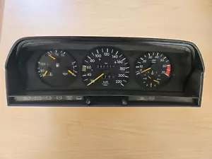 MERCEDES SPEEDOMETER 201 542 15 67 220km/h, IS IN A 2, GOOD U - Picture 1 of 4