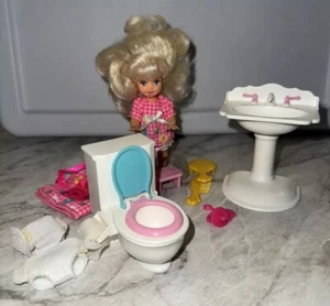 Vintage 1996 Potty Training Kelly Barbie Doll Set 16066 Toilet Extra Diaper - Picture 1 of 5