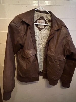chaqueta de cuero estilo bomber vintage Foto 1 de 3
