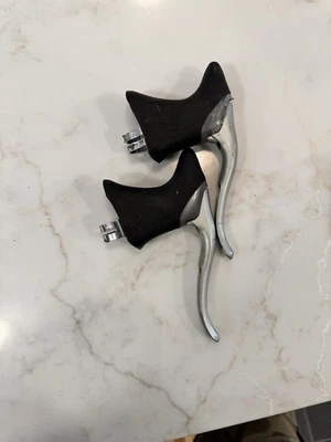 Juego de palancas de freno Shimano 105 SL | BL-1055 | Barra de caída aerodinámica capó negro Foto 1 de 4