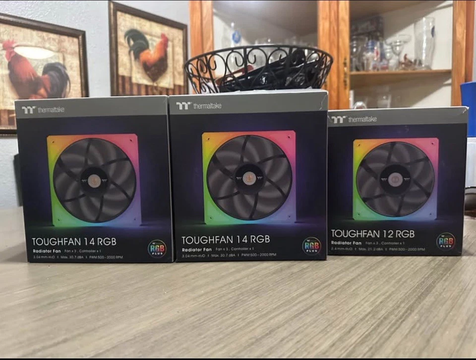 Paquete de 3 ventiladores de computadora Thermaltake TOUGH RGB 120 mm y 140 mm Foto 1 de 1