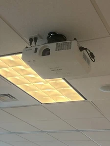 Hitachi CP WX402WN Projector  - Picture 1 of 4