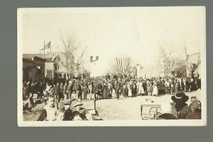 Delano MINNESOTA RP 1918 ARMISTICE DAY Parade Crowd MAIN STREET nr Montrose - Picture 1 of 3