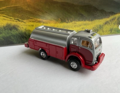 Camión cisterna de petróleo CMW Mini Metals escala HO '53 blanco 3000 1:87 HO Foto 1 de 4