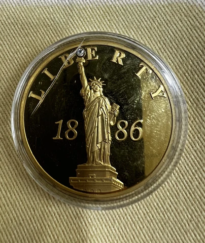 Gold Layered Statue Of Liberty 1886 Commemorative Coin with Crystal inlay01 Cover
