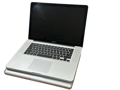 Apple MacBook Pro A1286 15" 2010 Core i5 @ 2.4Ghz 4GB RAM 500GB HDD EL CAPITAN - Image 1 of 4