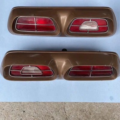 1971-1977 Mercury Comet LH & RH Taillight Assembly OEM D44B-13440-AA, D44B-13441 Foto 1 de 4