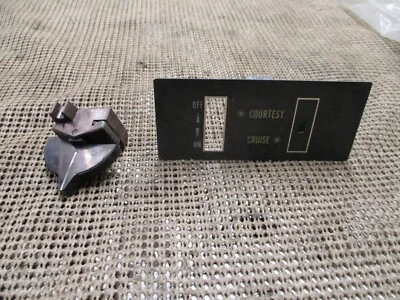 Buick Riviera & Riviera GS 1969 1970 interruptor de luz de cortesía y panel de luz de crucero Foto 1 de 4