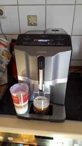 Cafetera Siemens EQ.3 S300 plateada recién mantenida pantalla oneTouch - Imagen 1 de 20