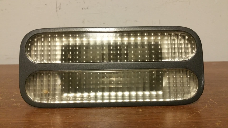 Nissan Quest 1998 luz trasera derecha derecha Foto 1 de 1