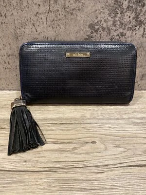 Cartera sin asas organizativa borla Stella & Dot de cuero negro con cremallera alrededor Foto 1 de 4