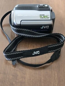 JVC Everio GZ-MG155U SD Camcorder 30GB Internal Storage With Charger New Battery - Picture 1 of 15