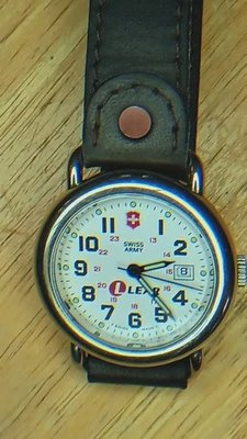 Victorinox Swiss Army Lear Award Damas Esfera Blanca Estuche Plateado Correa de Cuero Foto 1 de 4