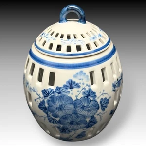 Porcelain Blue & White Floral Reticulated Jar Candle Holder Lid Potpourri Thai - Picture 1 of 10