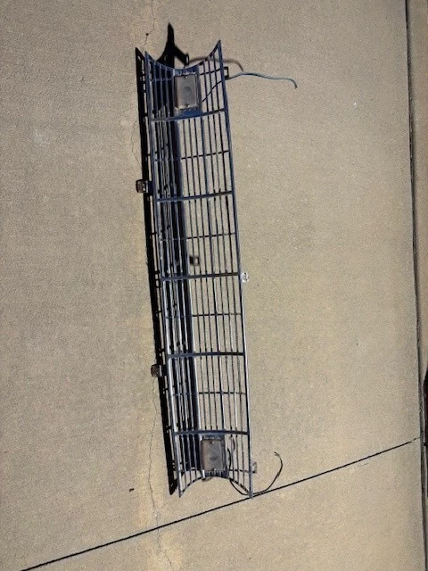 Falcon 1960-1961 Ford front grill Excellent Condition - Image 1 of 1