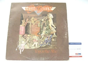 Steven Tyler Autogramm signed Aerosmith Toys In The Attic Vinyl PSA # AE12954 - Bild 1 von 1
