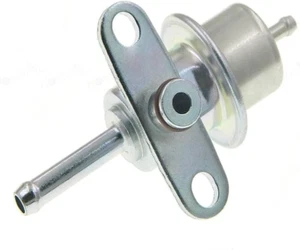 SUZUKI Jimny Cultus Fuel Injection Pressure Regulator 15610-67D00 Genuine JDM - Foto 1 di 2