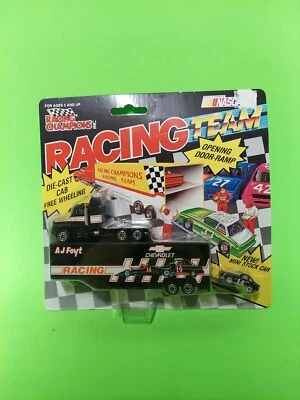 Camión de equipo Racing Champions NASCAR A J Foyt Racing #14 con mini NASCAR  Foto 1 de 4