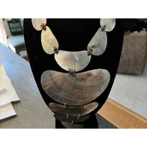 STUNNING ARTICULATED SHELL NECKLACE - WHAT A STATEMENT PIECE! BROWN/IVORY/WHITE - Picture 1 of 4