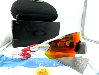 GAFAS DE SOL POLARIZADAS OAKLEY RADAR EV XS JUVENILES PERSONALIZADAS BLANCAS REDLINE PRIZM RUBÍ Foto 1 de 4