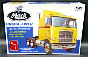 1:25 AMT Mack Cruise-Liner Truck Model Kit 38682 - New & Sealed - Picture 1 of 6