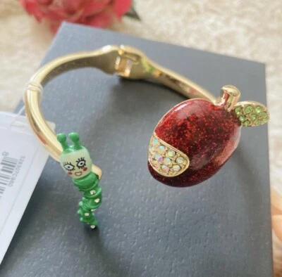 Brazalete pulsera Betsey Johnson con gusano verde, brillo y pedrería Foto 1 de 4