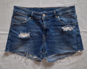 H&M & Denim Blue Distressed Cut Off Denim Girlfriend Fit Shorts Women's Size: 6 - Picture 1 of 5