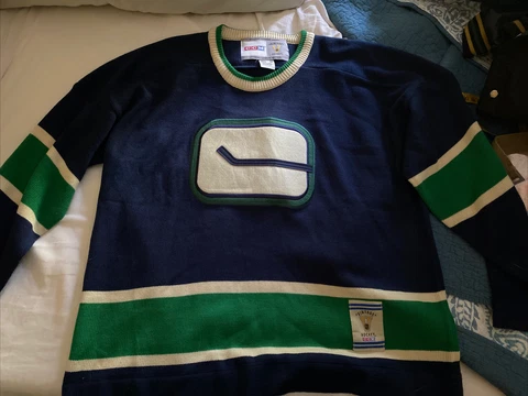 Vancouver Canucks CCM Vintage Hockey Sweater 2XL Cover