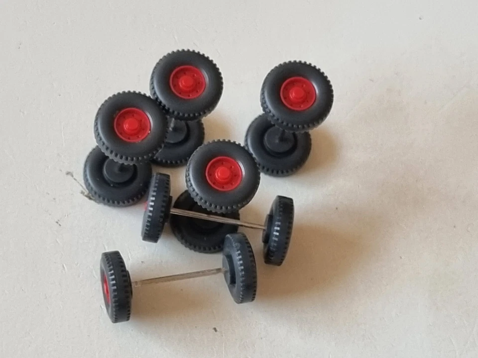 Lot 1091 Konvolut Räder mit 6 Achsen für LKW von Wiking in 1:87 aus Sammlung - Bild 1 von 1