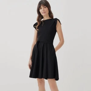 Pact schwarz Bio-Baumwolle Blütenblattärmel Fit & Flare Kleid Größe Small Taschen - Bild 1 von 8