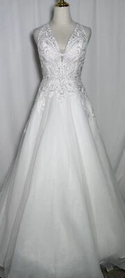 Vestido de novia ALLURE BRIDAL línea A 10 cuello en V tul NUEVO no alterado $1799 Foto 1 de 4