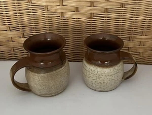 Vintage Set of 2 Coordinating Handmade Art Pottery Coffee Tea Mugs • Signed - Picture 1 of 4