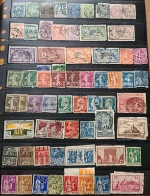 Francia bonita usada en su mayoría antes de la Segunda Guerra Mundial.  140+ sellos en páginas manilla.  R25-11 Foto 1 de 3