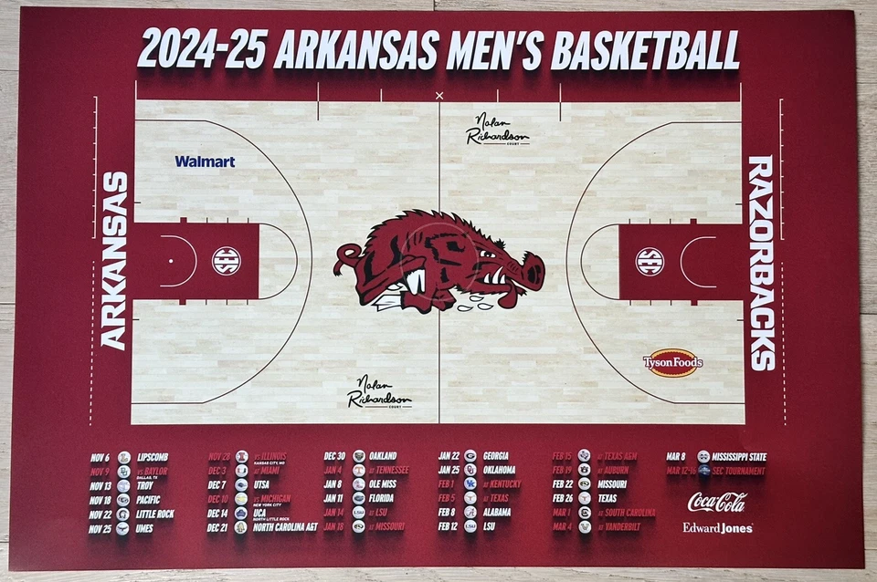 Póster de calendario de baloncesto para hombre Arkansas Razorbacks 2024 2025 Slobbering Hog Foto 1 de 1