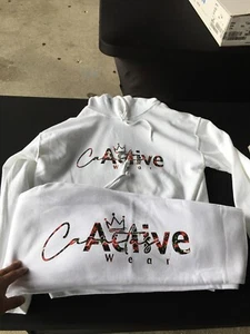 White jogger and hoodie set with zipper pockets good for cool temperature. - Picture 1 of 9