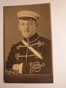 Dresde - Estudiante en chaqueta de pub / Pekesche con gorro - Retrato / CDV - Imagen 1 de 2