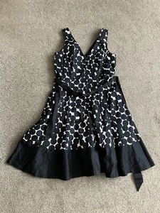 Jones Wear ladies Size 14 Black & White Polka Dot V-Neck Sleeveless Flared Skirt - Picture 1 of 4