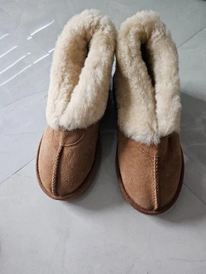 Uggs moccasins authentic - Image 1 of 4