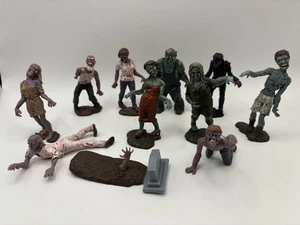 Safari Ltd Zombies Mini Figures Super Toob 686004 Very Detailed 11 Plastic Figs - Picture 1 of 3