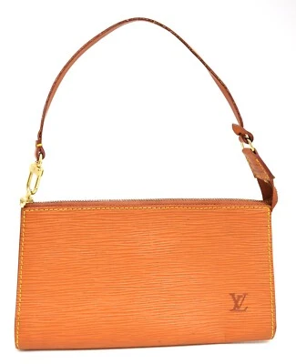 Bolso de Mano Louis Vuitton Pochette Accesorio Cuero Epi M52948 LV 50512 Foto 1 de 4