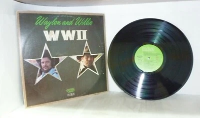 WAYLON AND WILLIE - WWII - VINILE LP 12" POLLICI 33 RPM GIRI IN OTTIMO STATO - Immagine 1 di 2