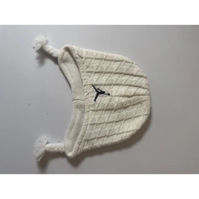 Sombrero Jordan Niño Pequeño Marfil Tejido con Orejeras y Borlas Logo Jumperman Foto 1 de 3