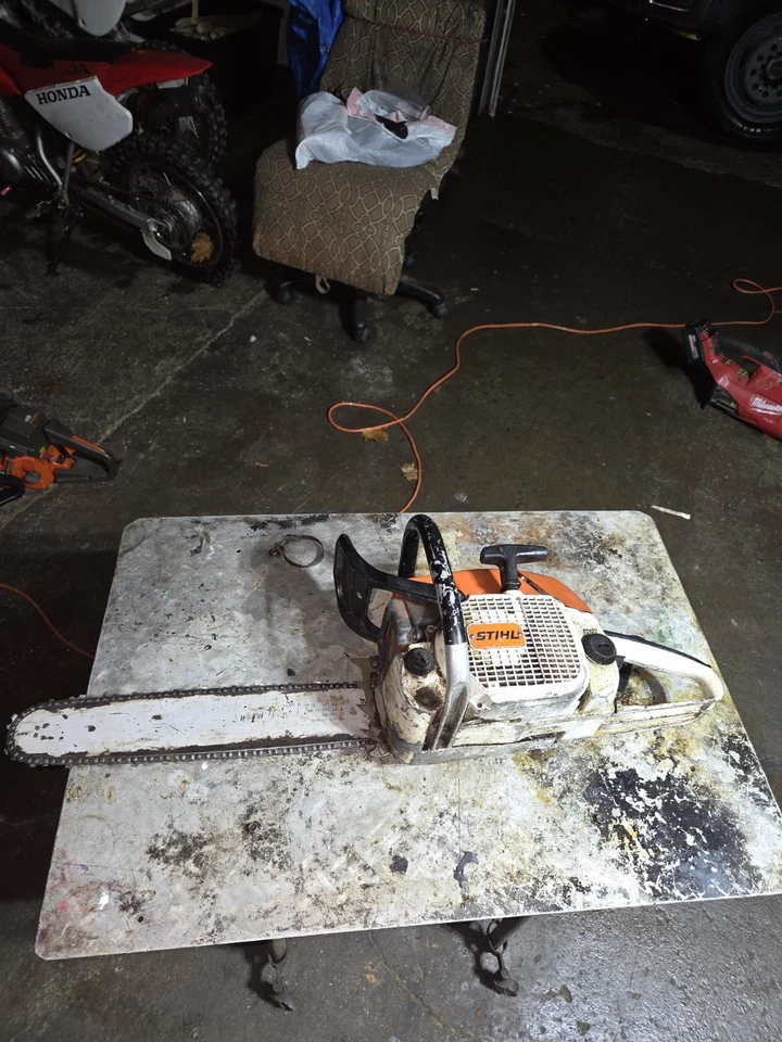 BONITA MOTOSIERRA STIHL 028 WB con barra y cadena Super Woodboss Av *funcionó cuando se usó por última vez* Foto 1 de 4