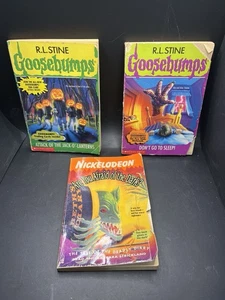 2 R L Stine Goosebumps & 1 Nickeloden Are You Afraid Of The Dark Books - Picture 1 of 7