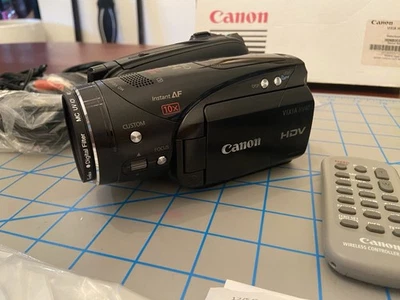 Canon HV40 High Definition DV Camcorder. Apple Thunderbolt 2 & 3 Included - Image 1 of 4