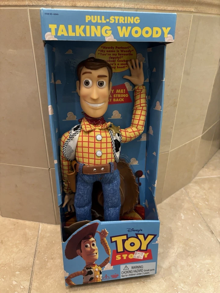 1995 ThinkWay Toy Story Boneca de Madeira Vintage Orig Puxar Corda (Precisa de Baterias) - Imagem 1 de 2