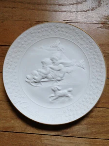 Christmas 1985 "A Child's Christmas" Collector Plate Avon - 22k Gold - Picture 1 of 3