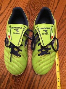 Botines de fútbol DIADORA FORZA verde lima y azul talla 4 - Imagen 1 de 5