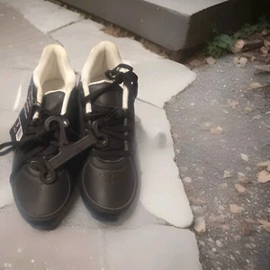 Neu Herren And1 Turnschuhe Fury Low - Größe 9 - Bild 1 von 6