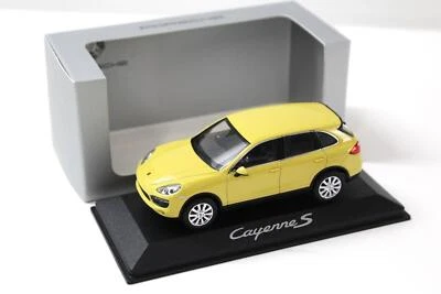 1:43 Minichamps Porsche Cayenne S Giallo Versione Dealer - Immagine 1 di 4